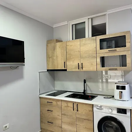 Roses Place Apartman Golem